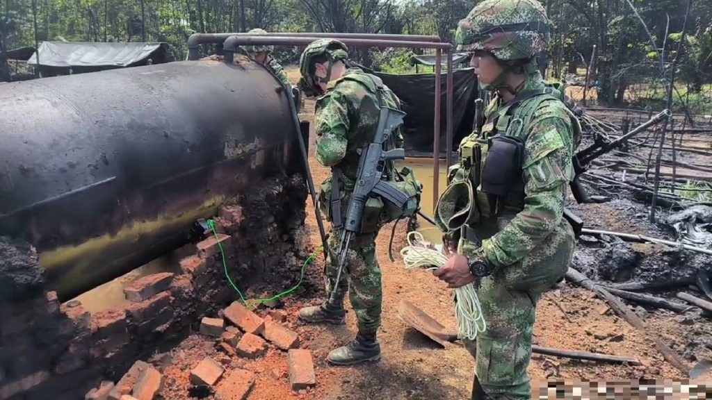 Colombian police raid illegal oil refineries